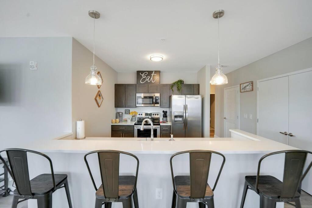 Beautiful 2Br Apt/Ewr Airport/King /Free Parking Newark Exterior foto