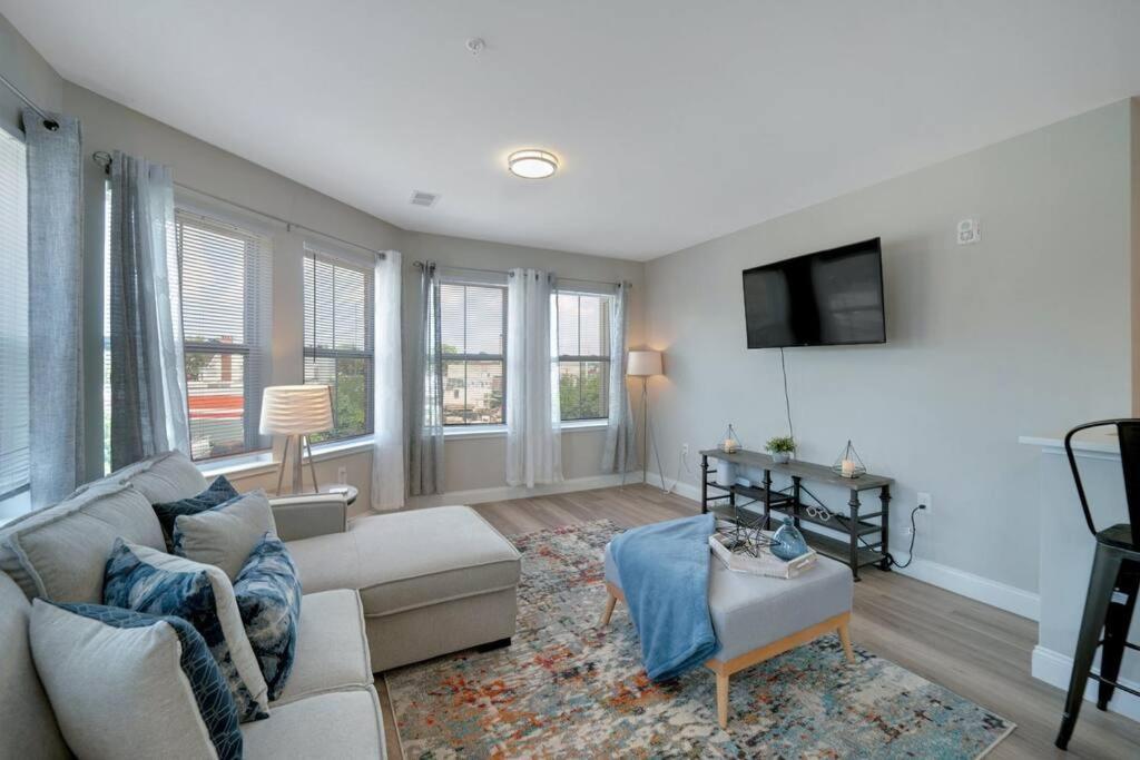 Beautiful 2Br Apt/Ewr Airport/King /Free Parking Newark Exterior foto