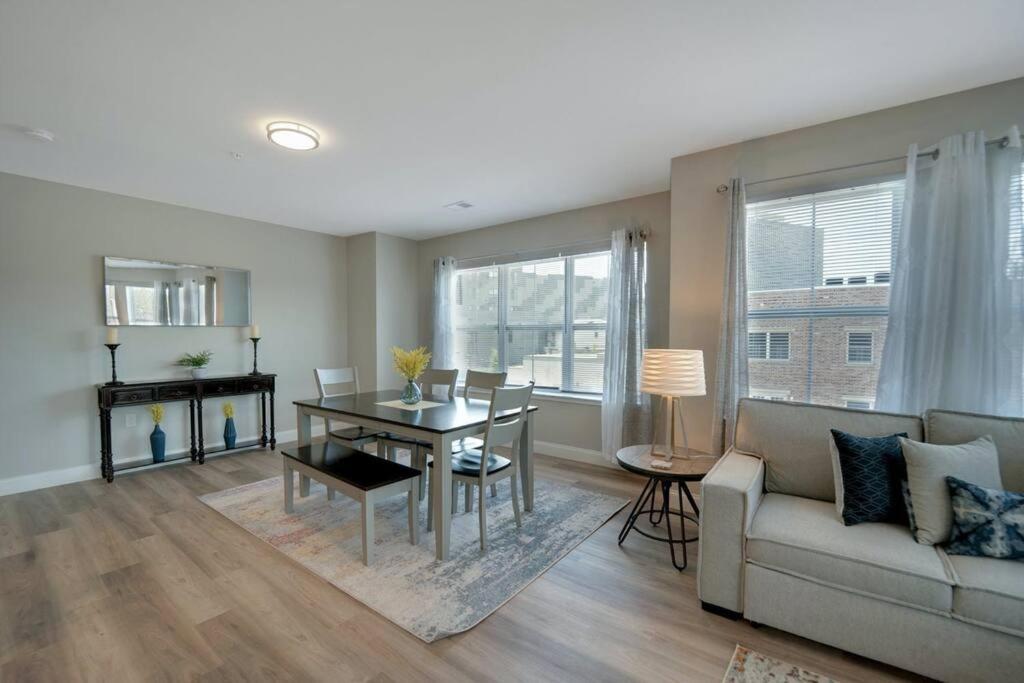Beautiful 2Br Apt/Ewr Airport/King /Free Parking Newark Exterior foto