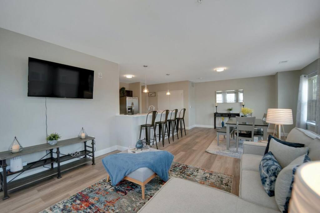 Beautiful 2Br Apt/Ewr Airport/King /Free Parking Newark Exterior foto
