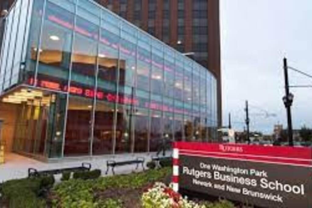 Beautiful 2Br Apt/Ewr Airport/King /Free Parking Newark Exterior foto